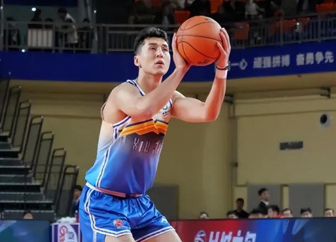 员评价：5人满分3人及格黑根斯辣眼m6米乐新疆95-86战胜青岛 球(图1)